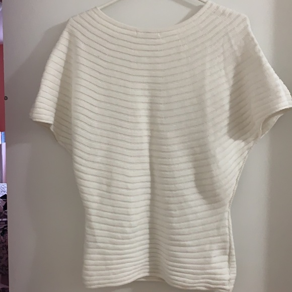 UNIQLO top - Picture 2 of 4